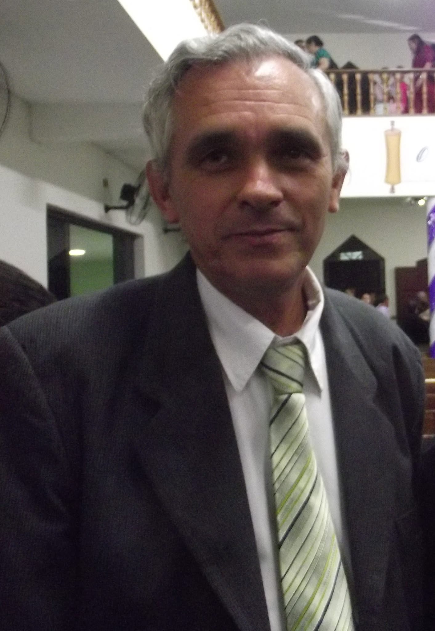 Retrato de Adhemar Donizete Alves, fundador e proprietário do Demasom