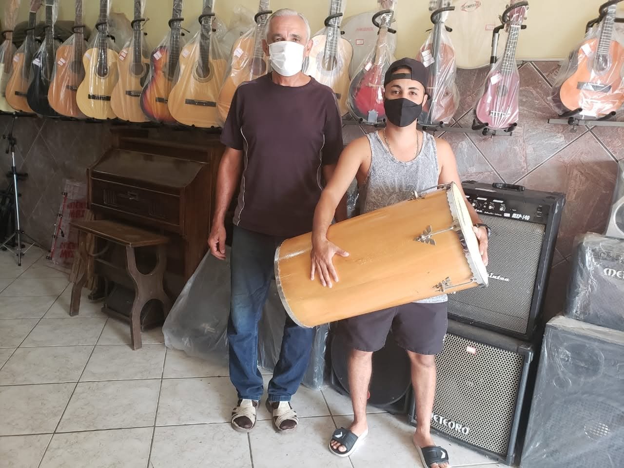 Instrumento de percussão após conserto no Demasom